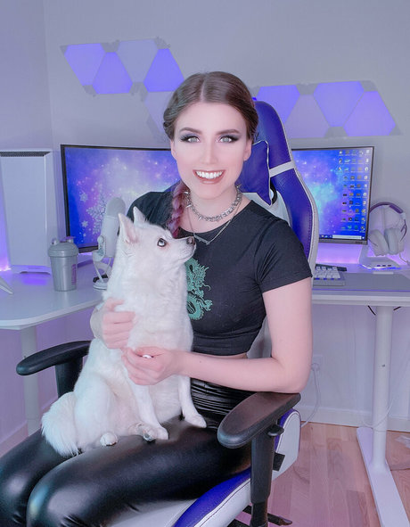 freefrost model naked pic