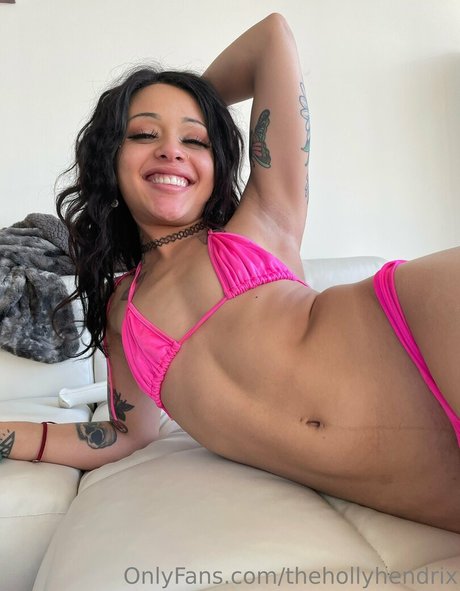 Holly Hendrix model nude pictures