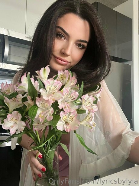 lyricsbylyla star nice pic