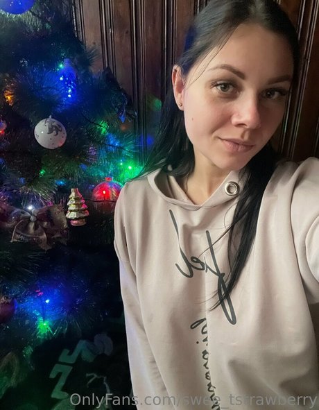 swee tstrawberry sexy actress photos