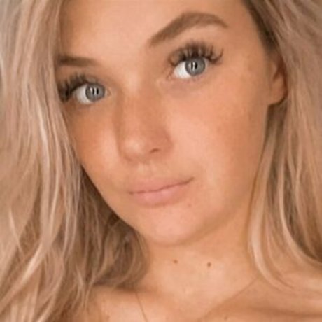 Abbie Coombes pretty model pics