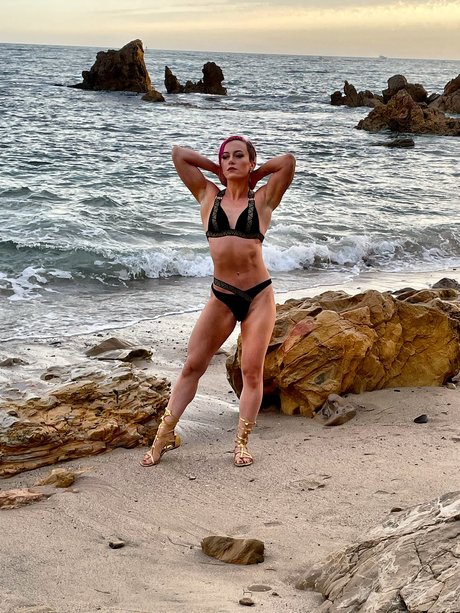 Claire Max star hot photos