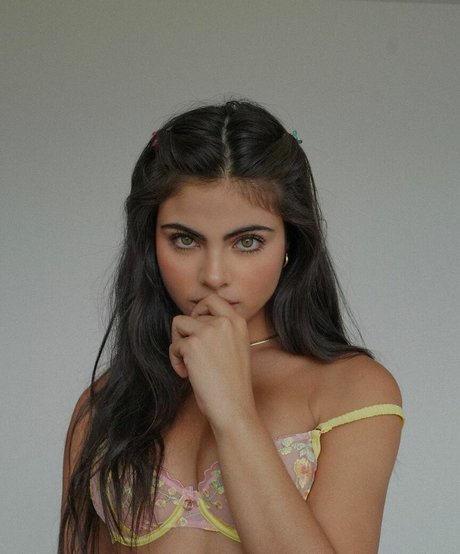 Sara Orrego erotic model image