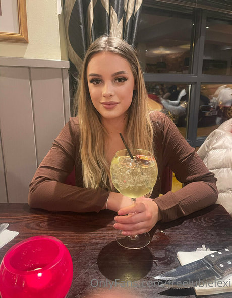 freelubielexi erotic star image