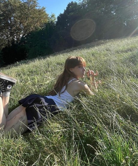 Arielle Maxine model nude pics