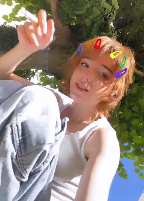 Arielle Maxine naked model picture