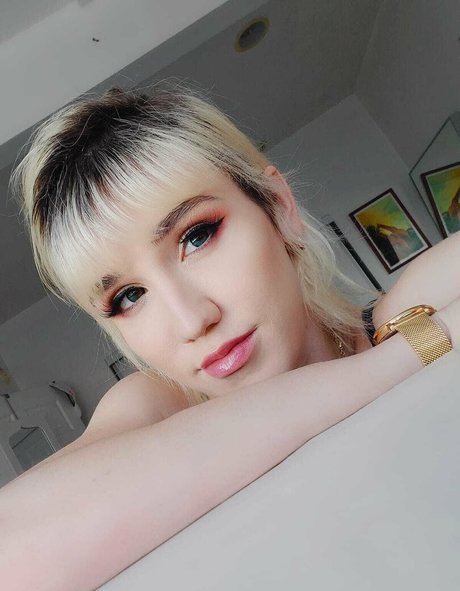 lenamoonxo pornstar hot img