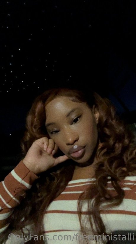 freeministalli art model pic