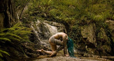 Summer Mcinerney model image