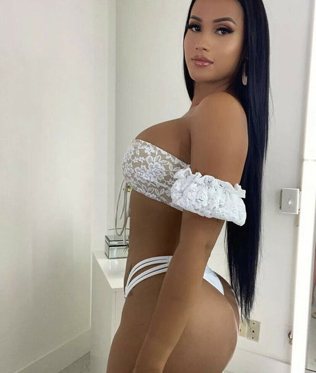 Yineth Moreno perfect model photos