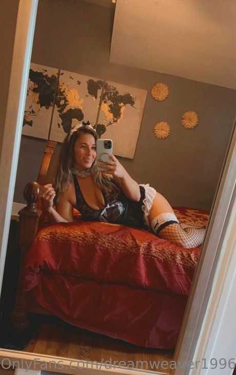 dreamweaver1996 model hot photos