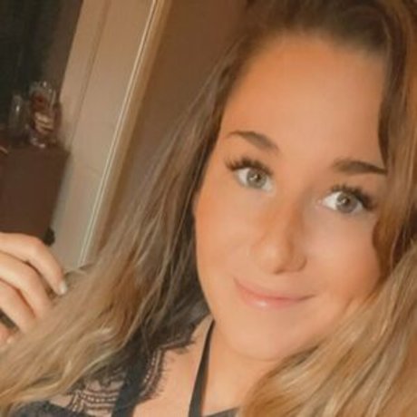 dreamweaver1996 erotic actress photo