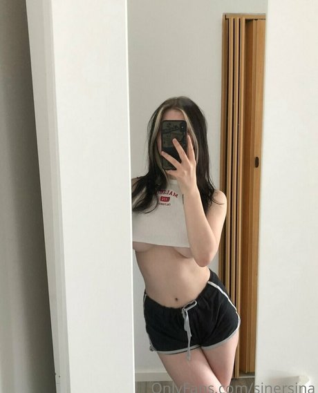 sinersina adult actress image