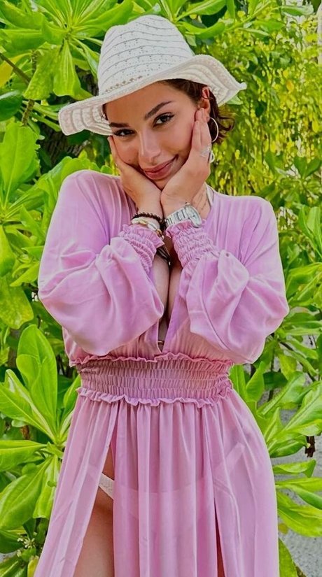 Emmy Tifrit model free picture