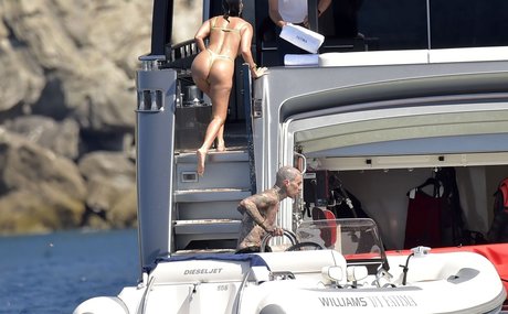 Kourtney Kardashian free actress photo