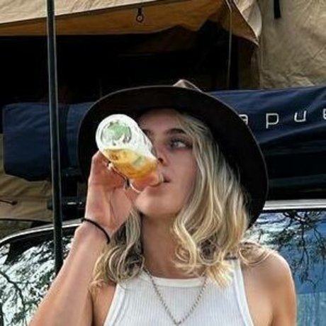 LittleMissMilli pornstar naked photo