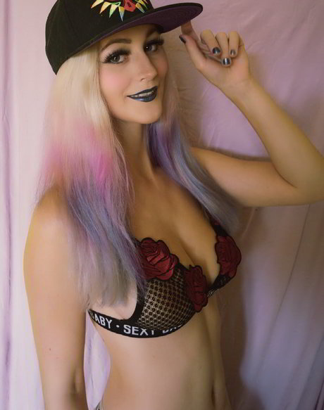 Lien Sue model hot gallery