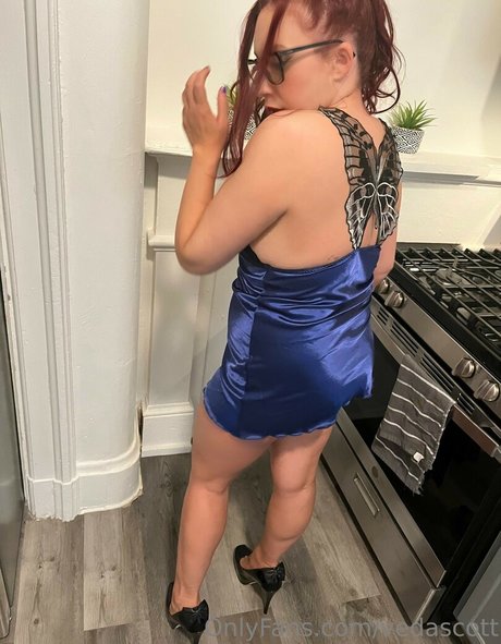 Veda Scott sexy actress gallery