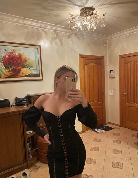 chloe ira hot star image