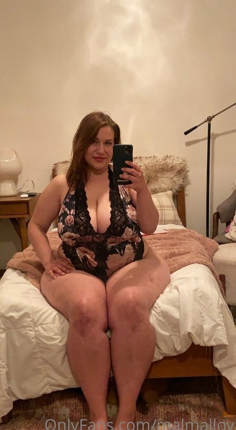 malmalloy erotic actress photos