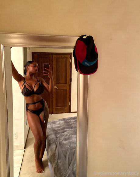 Synbody top model photos
