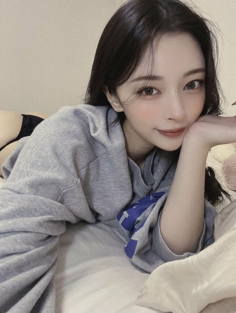 minachimaru model top pictures