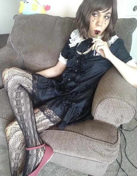 kitkat44 model nice pic