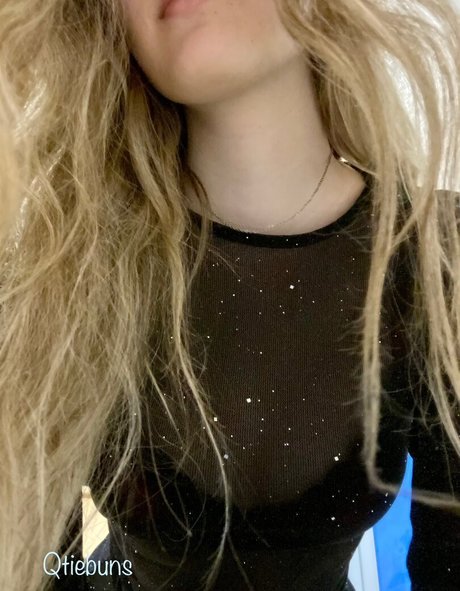 Qtiebuns ASMR erotic pornstar img