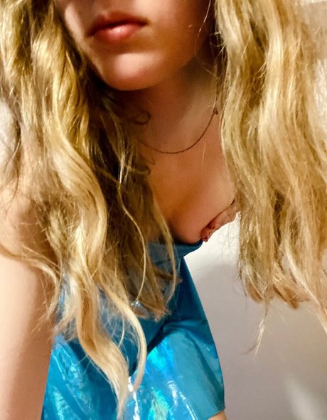 Qtiebuns ASMR naked actress photos