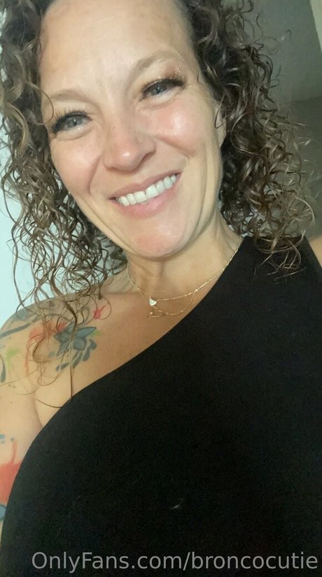 Broncocutie best model pic