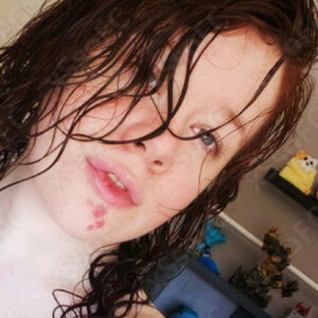 busty brunette onlyfans free sexy galleries