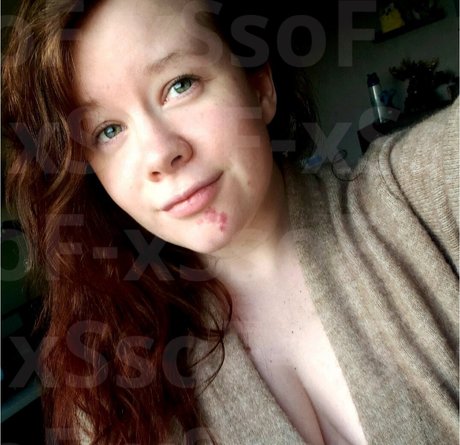 BittieTV model pretty picture