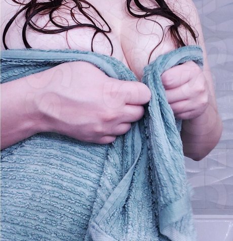 BittieTV nude model pics