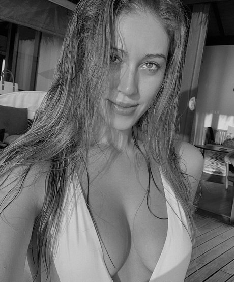 Demi Rawling sexy star gallery