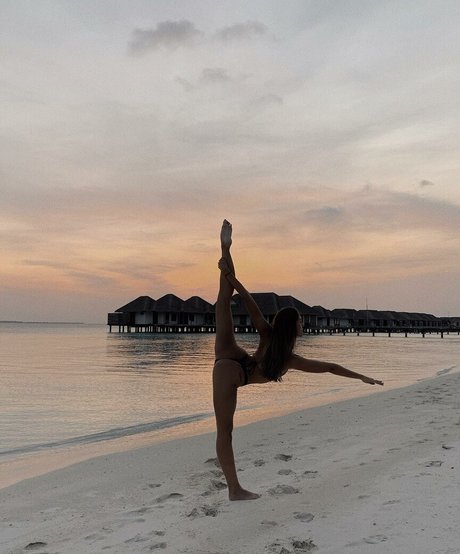 Demi Rawling model high quality pic