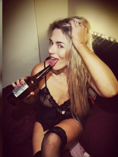 Session Moth Martina model pic