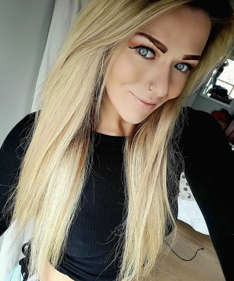 Session Moth Martina star naked img