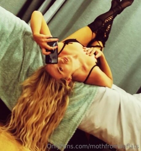 Session Moth Martina beautiful actress pic