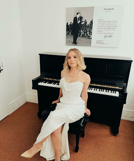 Kristen Bell hot star gallery