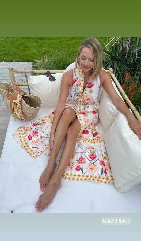 Mel Lowe adult model image