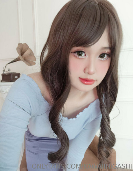 Higashi pornographic model photo