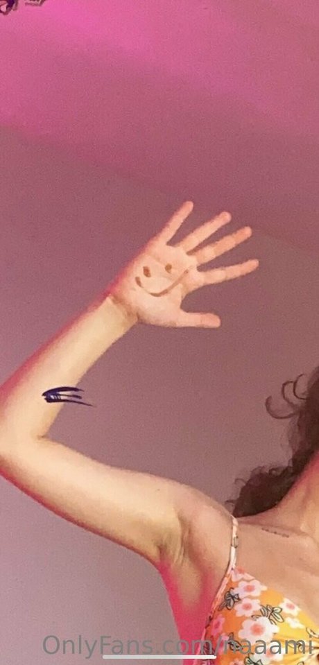 naaami model nude photos