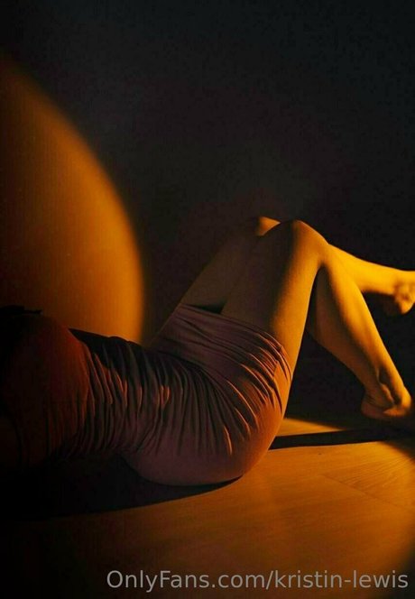 kristin lewis Profile pic