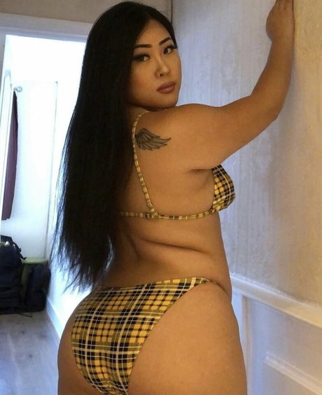 Jin Baek sexy pornstar pic