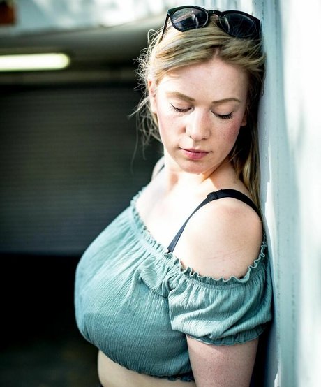 Laura Katz free star photo