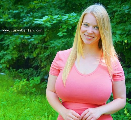 Laura Katz sexy model img