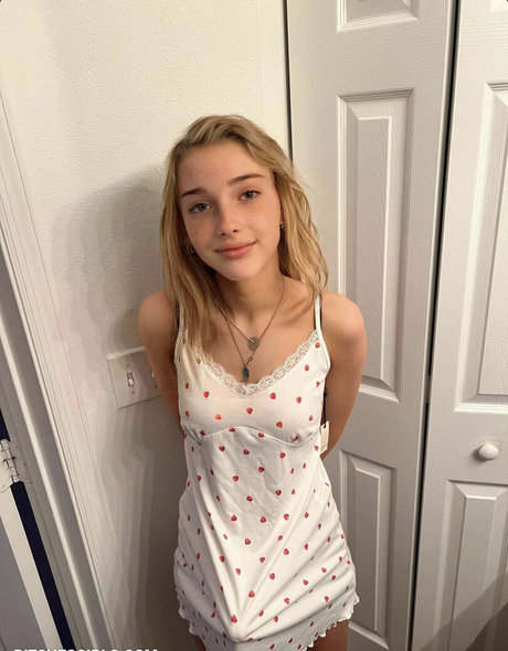 rylieeee pornstar art photos