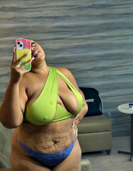 bigseeeeexxy actress picture