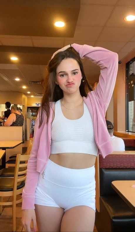 Madeline Budd pornstar top picture