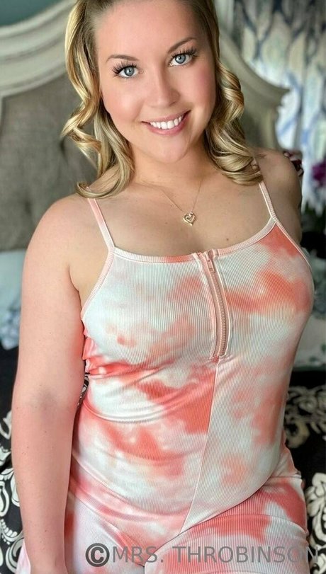 mrs throbinson star exclusive pictures